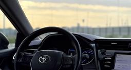 Toyota Camry 2018 года за 7 100 000 тг. в Атырау – фото 5