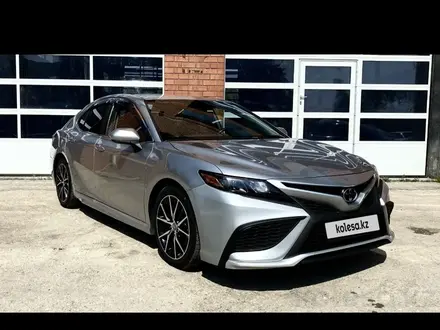Toyota Camry 2021 года за 10 500 000 тг. в Актобе – фото 3
