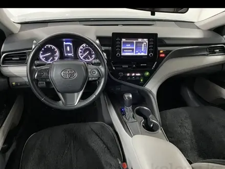 Toyota Camry 2021 года за 10 500 000 тг. в Актобе – фото 11