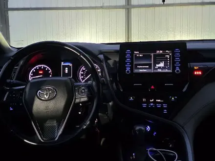 Toyota Camry 2021 года за 10 500 000 тг. в Актобе – фото 15