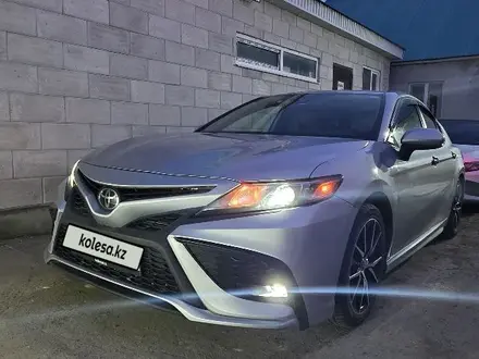 Toyota Camry 2021 года за 10 500 000 тг. в Актобе – фото 21