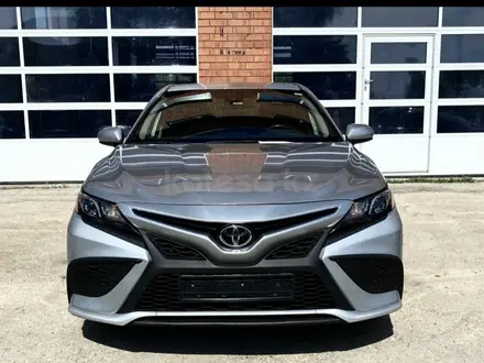 Toyota Camry 2021 года за 10 500 000 тг. в Актобе – фото 4