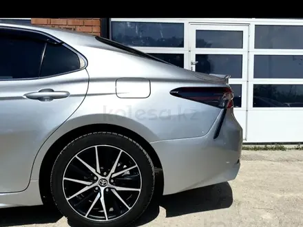 Toyota Camry 2021 года за 10 500 000 тг. в Актобе – фото 7