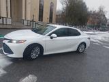 Toyota Camry 2017 года за 9 500 000 тг. в Шымкент – фото 2