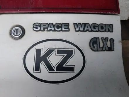 Двери на Mitsubishi space wagon за 15 000 тг. в Караганда – фото 3