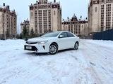 Toyota Camry 2017 года за 10 250 000 тг. в Астана – фото 3