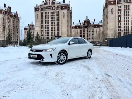 Toyota Camry 2017 года за 10 250 000 тг. в Астана – фото 3