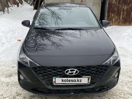 Hyundai Accent 2022 года за 7 990 000 тг. в Уральск – фото 2