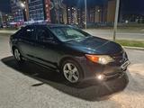 Toyota Camry 2014 годаүшін5 600 000 тг. в Актобе – фото 2