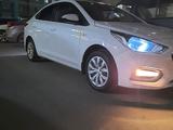 Hyundai Solaris 2018 года за 6 100 000 тг. в Актау – фото 4