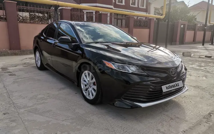 Toyota Camry 2018 года за 10 200 000 тг. в Актау