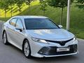 Toyota Camry 2020 года за 16 800 000 тг. в Актау