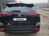 Toyota Highlander 2022 года за 24 000 000 тг. в Алматы – фото 2