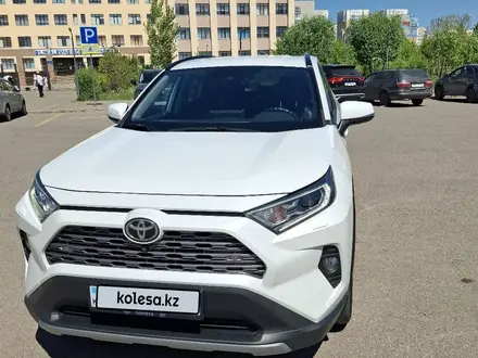 Toyota RAV4 2020 года за 14 400 000 тг. в Астана