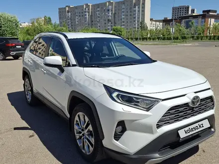 Toyota RAV4 2020 года за 14 400 000 тг. в Астана – фото 4