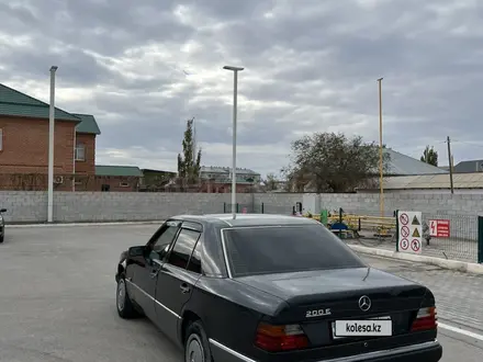 Mercedes-Benz E 230 1992 года за 1 600 000 тг. в Кызылорда – фото 2