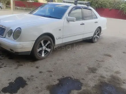 Mercedes-Benz E 230 1997 года за 2 000 000 тг. в Жезказган