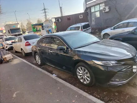 Toyota Camry 2018 года за 13 500 000 тг. в Алматы – фото 3