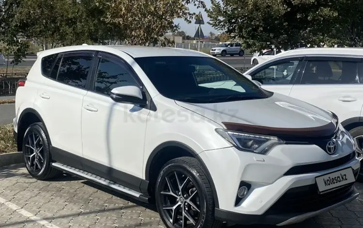 Toyota RAV4 2019 года за 14 000 000 тг. в Атырау