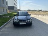 Mercedes-Benz E 200 1997 года за 700 000 тг. в Шымкент – фото 2