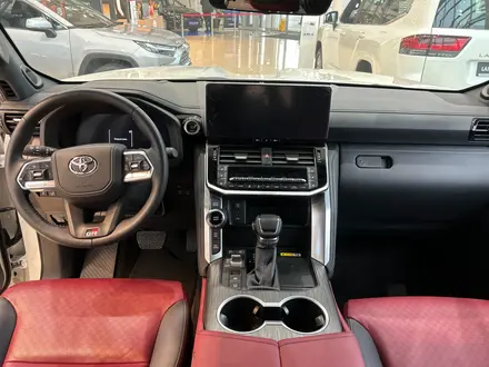 Toyota Land Cruiser GR Sport 2025 года за 68 350 000 тг. в Алматы – фото 4