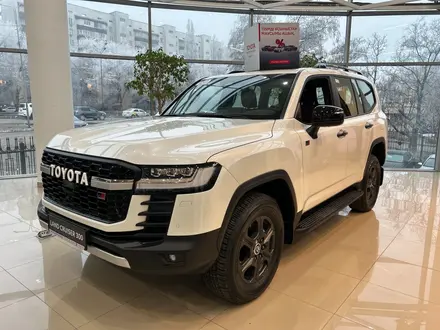 Toyota Land Cruiser GR Sport 2025 года за 68 350 000 тг. в Алматы