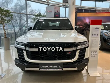 Toyota Land Cruiser GR Sport 2025 года за 68 350 000 тг. в Алматы – фото 2