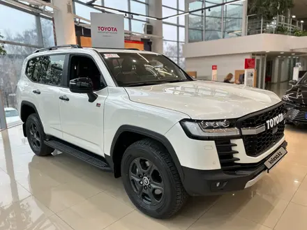 Toyota Land Cruiser GR Sport 2025 года за 68 350 000 тг. в Алматы – фото 3