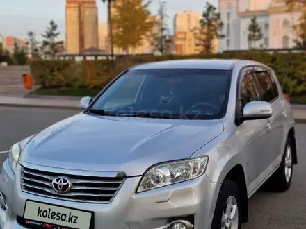 Toyota RAV4 2011 года за 7 000 000 тг. в Астана – фото 2