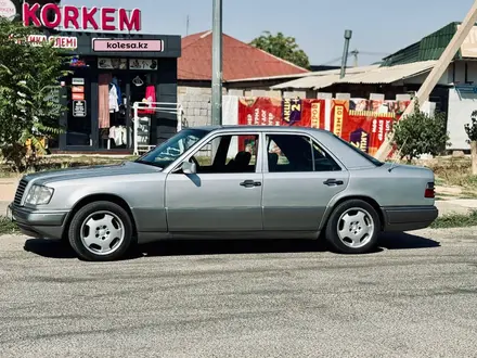 Mercedes-Benz E 320 1994 года за 2 300 000 тг. в Шымкент