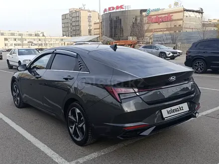 Hyundai Elantra 2023 года за 11 200 000 тг. в Алматы – фото 2