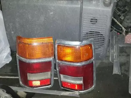Задний фонарь (правый) на Toyota Hilux Surf за 5 000 тг. в Капшагай