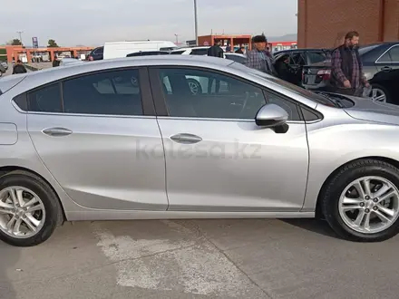 Chevrolet Cruze 2018 года за 3 950 000 тг. в Актау – фото 4