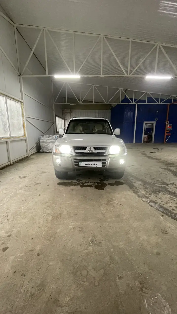 Mitsubishi Montero, 2004