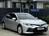 Toyota Camry 2023 года за 16 400 000 тг. в Атырау