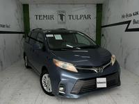 Toyota Sienna 2013 годаfor11 790 000 тг. в Шымкент