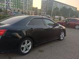 Toyota Camry 2014 года за 4 800 000 тг. в Уральск – фото 2