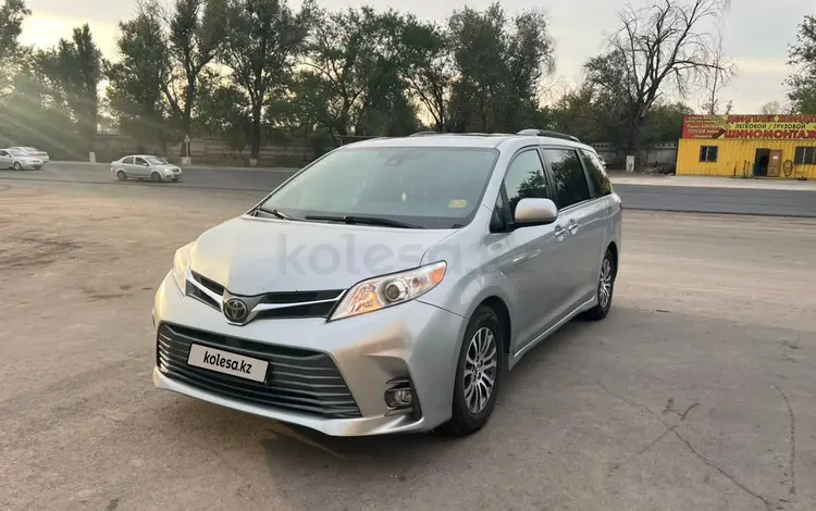 Toyota Sienna 2019 года за 15 500 000 тг. в Алматы