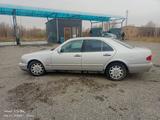 Mercedes-Benz E 200 1999 года за 1 700 000 тг. в Караганда – фото 2