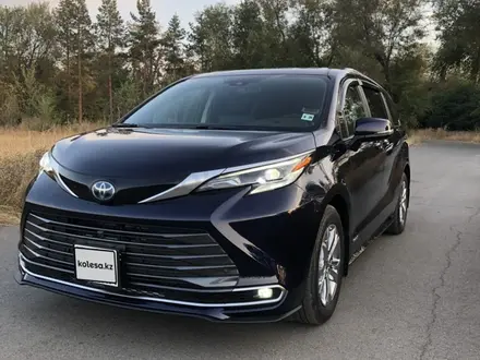 Toyota Sienna 2021 года за 28 000 000 тг. в Алматы