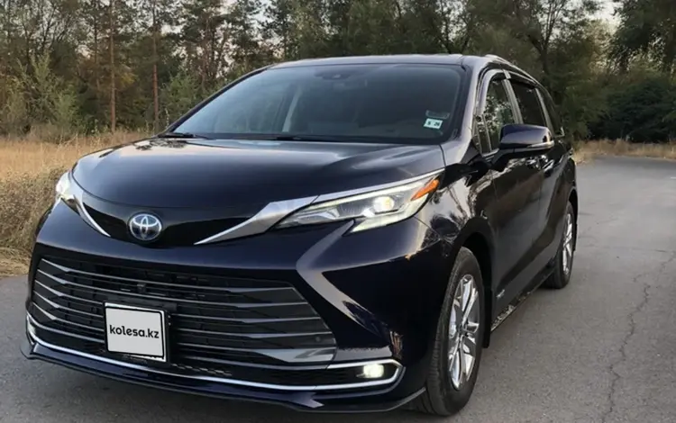 Toyota Sienna 2021 года за 28 000 000 тг. в Алматы