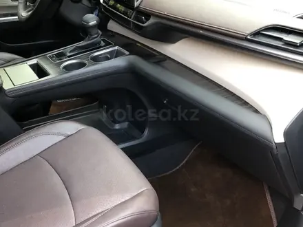 Toyota Sienna 2021 года за 28 000 000 тг. в Алматы – фото 2