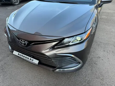 Toyota Camry 2022 года за 13 850 000 тг. в Караганда – фото 12