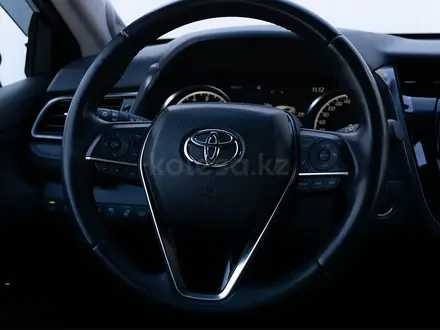 Toyota Camry 2021 года за 17 590 000 тг. в Караганда – фото 18