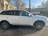 Mitsubishi Outlander 2017 годаүшін11 000 000 тг. в Караганда – фото 4