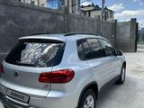 Volkswagen Tiguan 2015 года за 6 800 000 тг. в Шымкент – фото 3