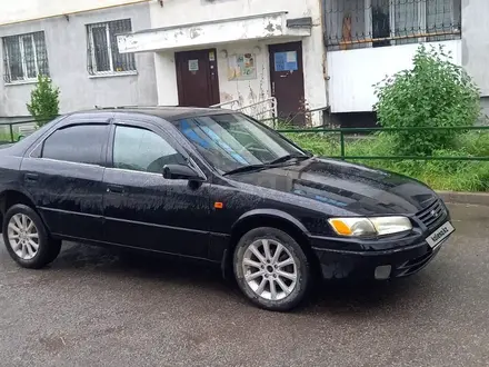 Toyota Camry 1997 года за 3 000 000 тг. в Алматы – фото 2