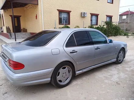 Mercedes-Benz E 230 1997 года за 3 300 000 тг. в Жанаозен – фото 4