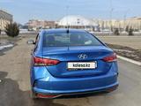 Hyundai Accent 2021 года за 7 000 000 тг. в Уральск – фото 2