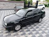 Volkswagen Vento 1993 года за 980 000 тг. в Шымкент
